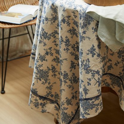Blue and white Toile floral tablecloth - Image 4