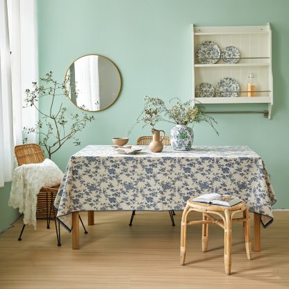 Blue and white Toile floral tablecloth - Image 3