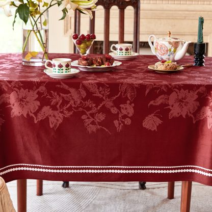 Burgundy floral jacquard tablecloth - Image 9