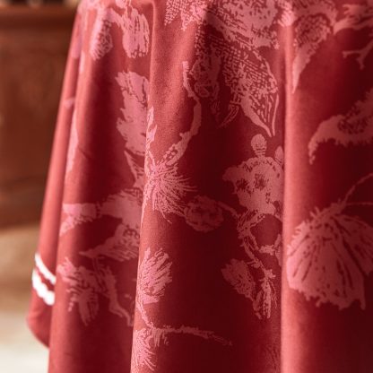 Burgundy floral jacquard tablecloth - Image 6