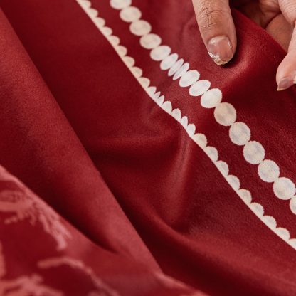 Burgundy floral jacquard tablecloth - Image 4