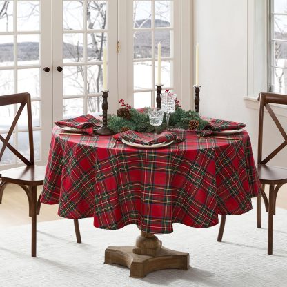 Classic red plaid tablecloth - Image 2