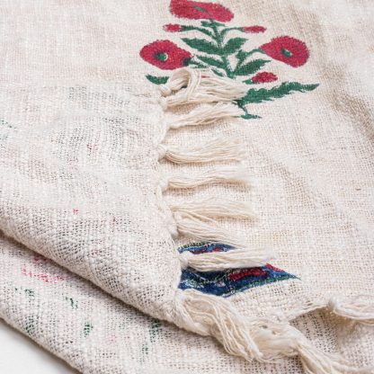 Cream and red floral tassel woven throw blanket - Image 4