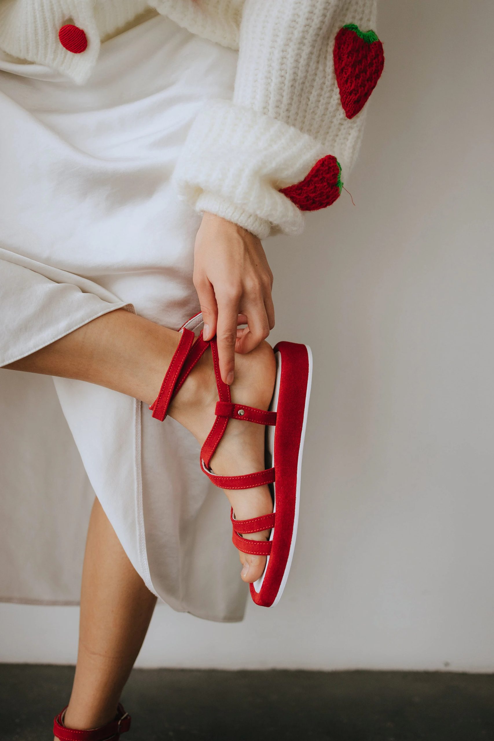 Cross-strap platform sandals - Image 7