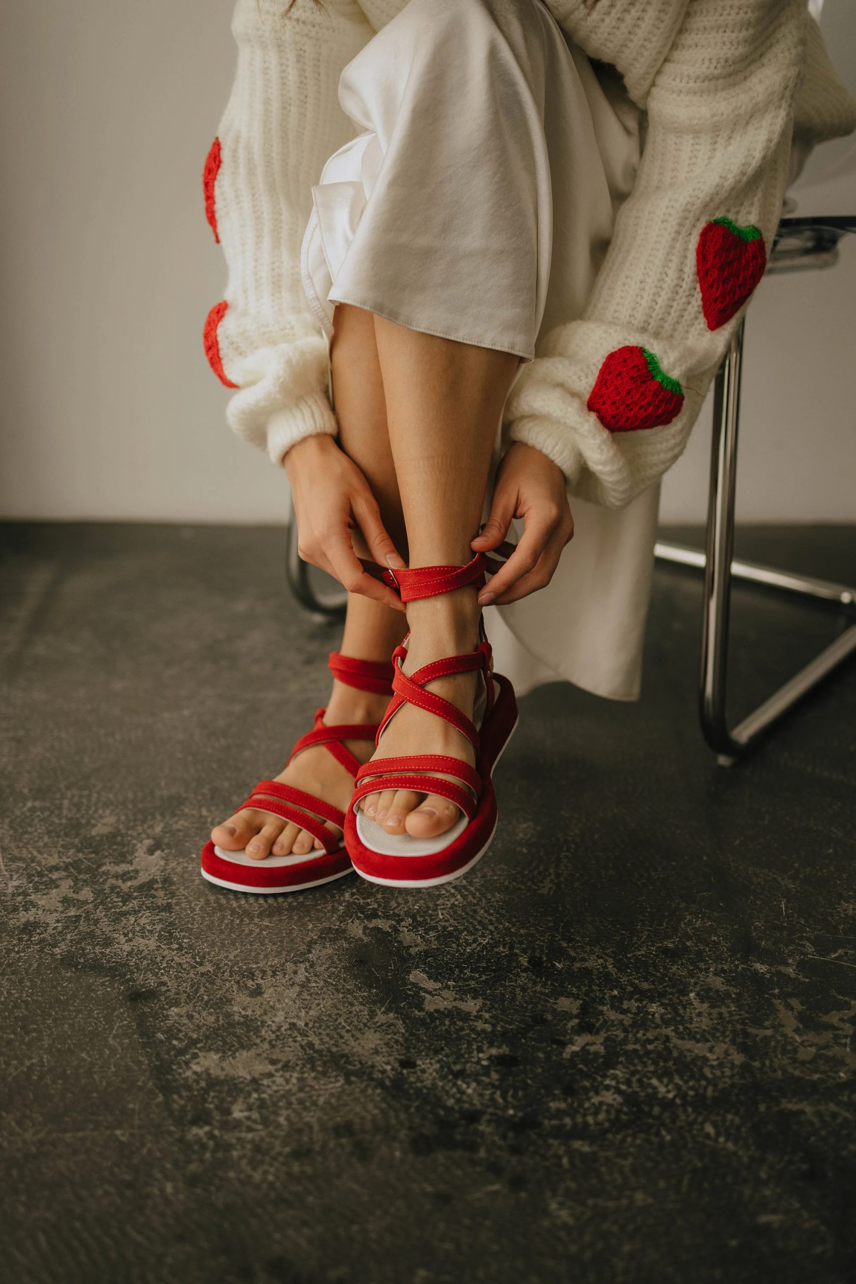 Cross-strap platform sandals - Image 6