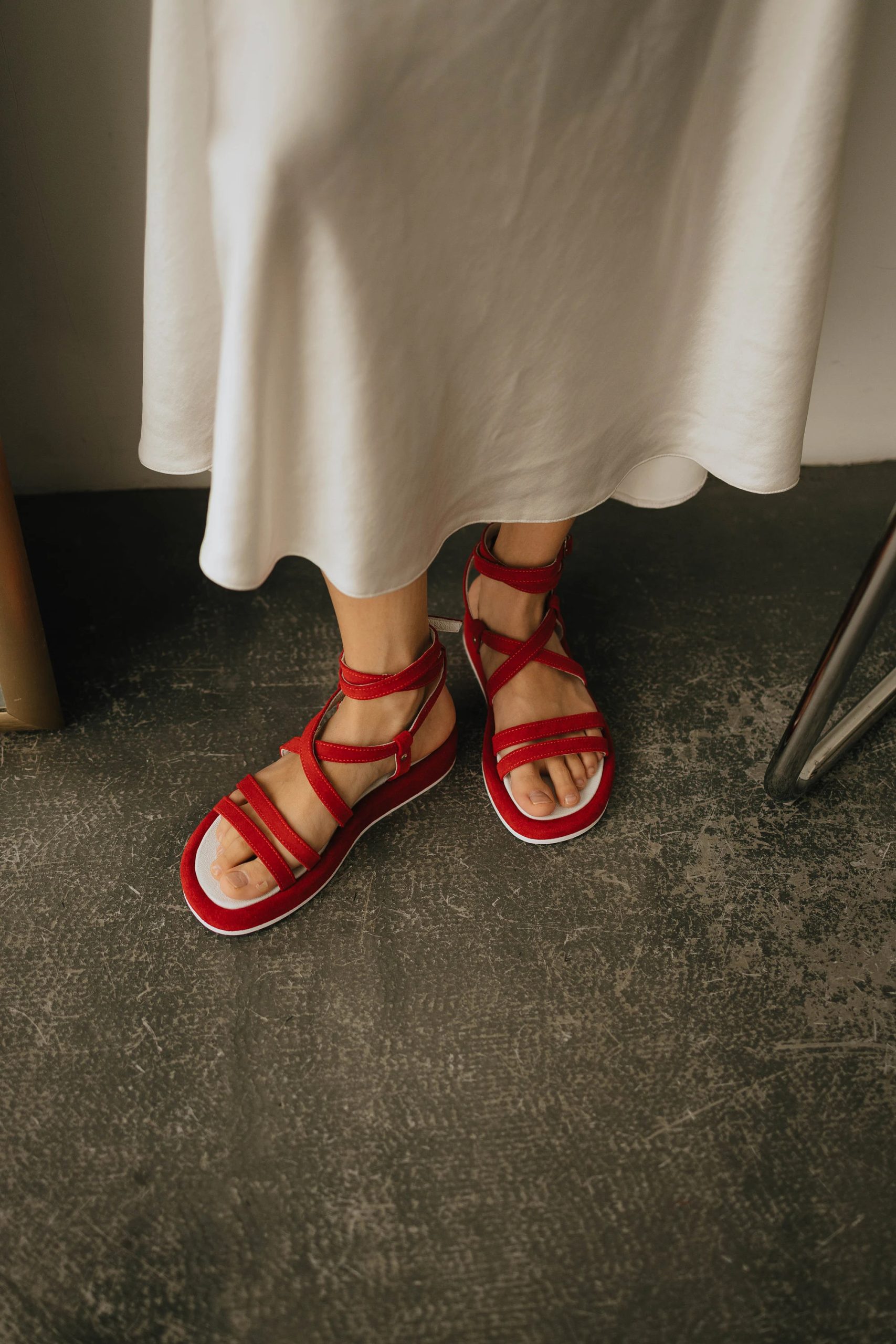 Cross-strap platform sandals - Image 5