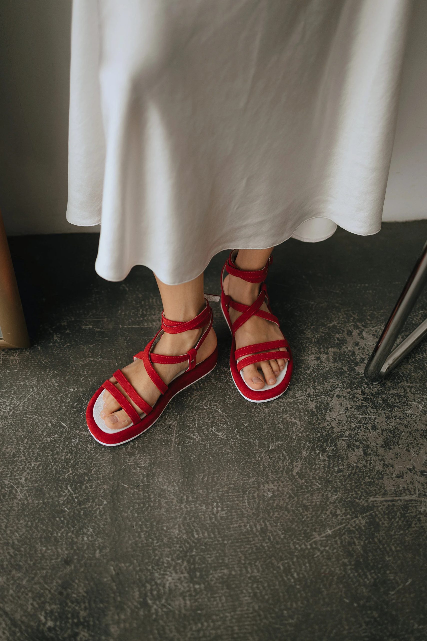 Cross-strap platform sandals - Image 3