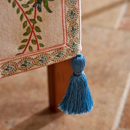 Embroidered flower table runner - Image 4