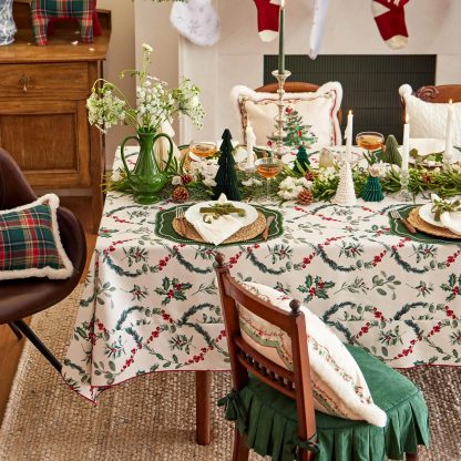Holly Wreath Tablecloth - Image 4