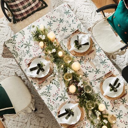 Holly and Mistletoe Tablecloth - Image 4