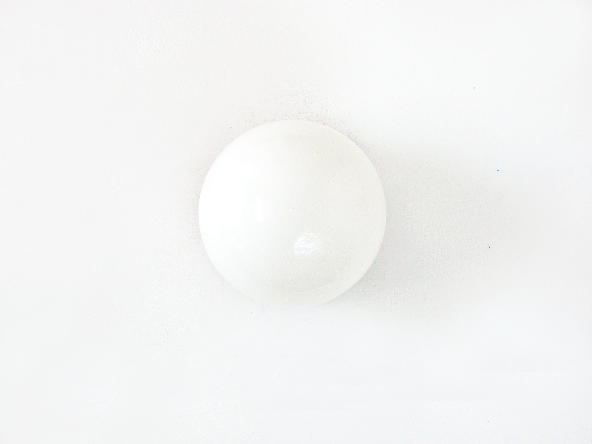 Wood and milky white spherical wall lamp - Image 3