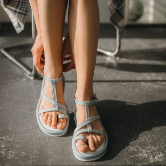 Lightweight T-strap sandals