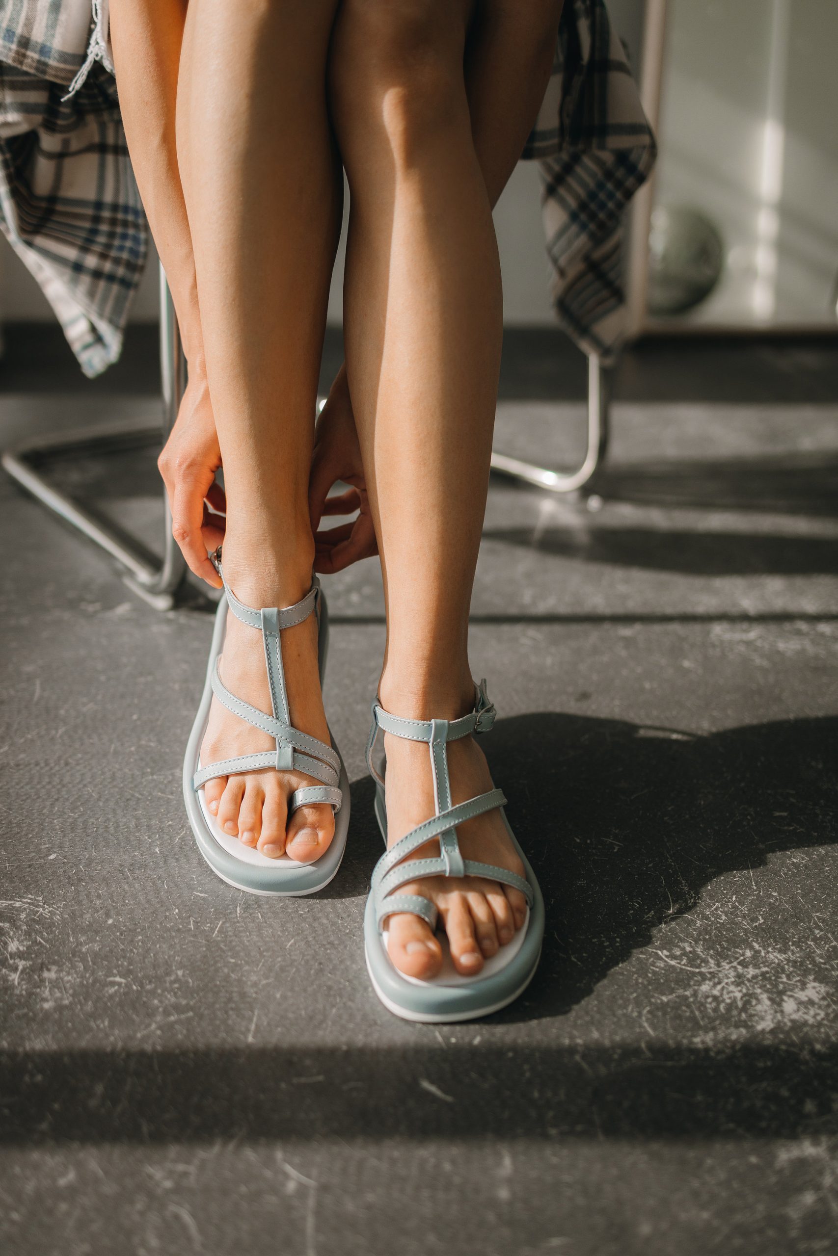 Lightweight T-strap sandals