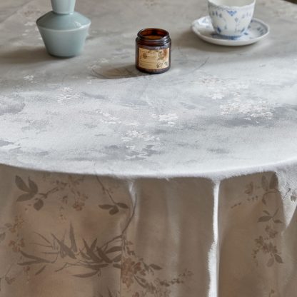 Matte silver light pattern tassel tablecloth - Image 4