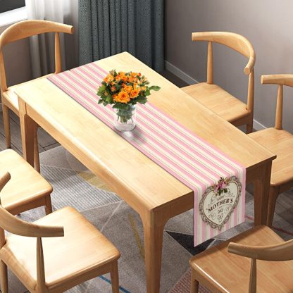Mother's Day Heart-Shaped Rose Table Runner