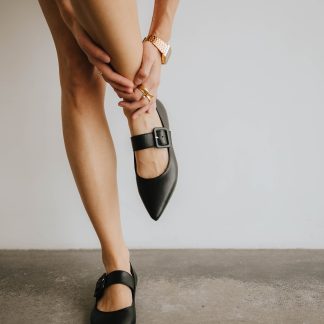 Pointed-toe Mary Jane flats
