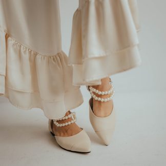 Pointed-toe pearl flats