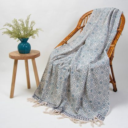 Seafoam tile-trimmed tassel woven throw blanket - Image 2