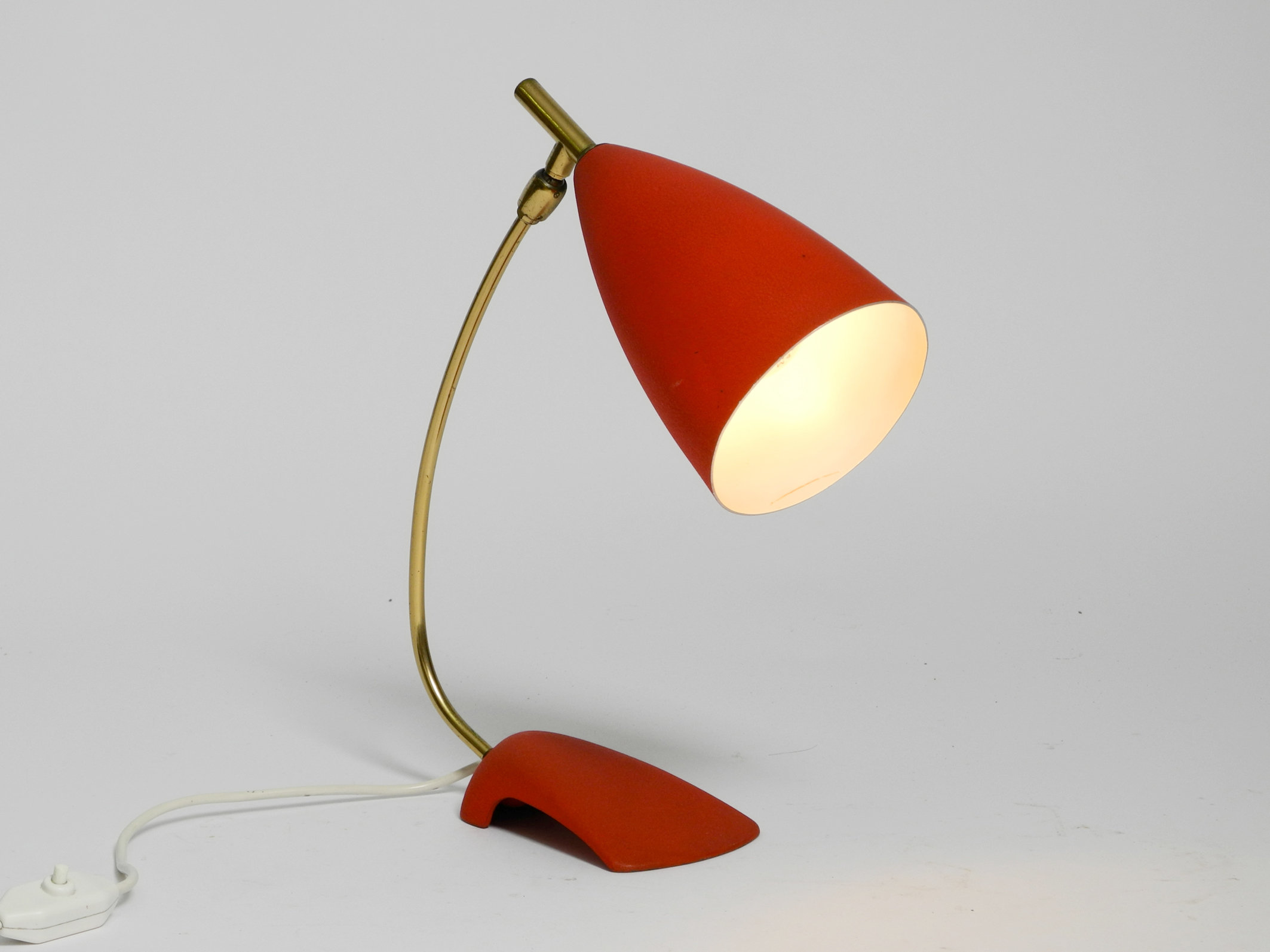 Red cone table lamp