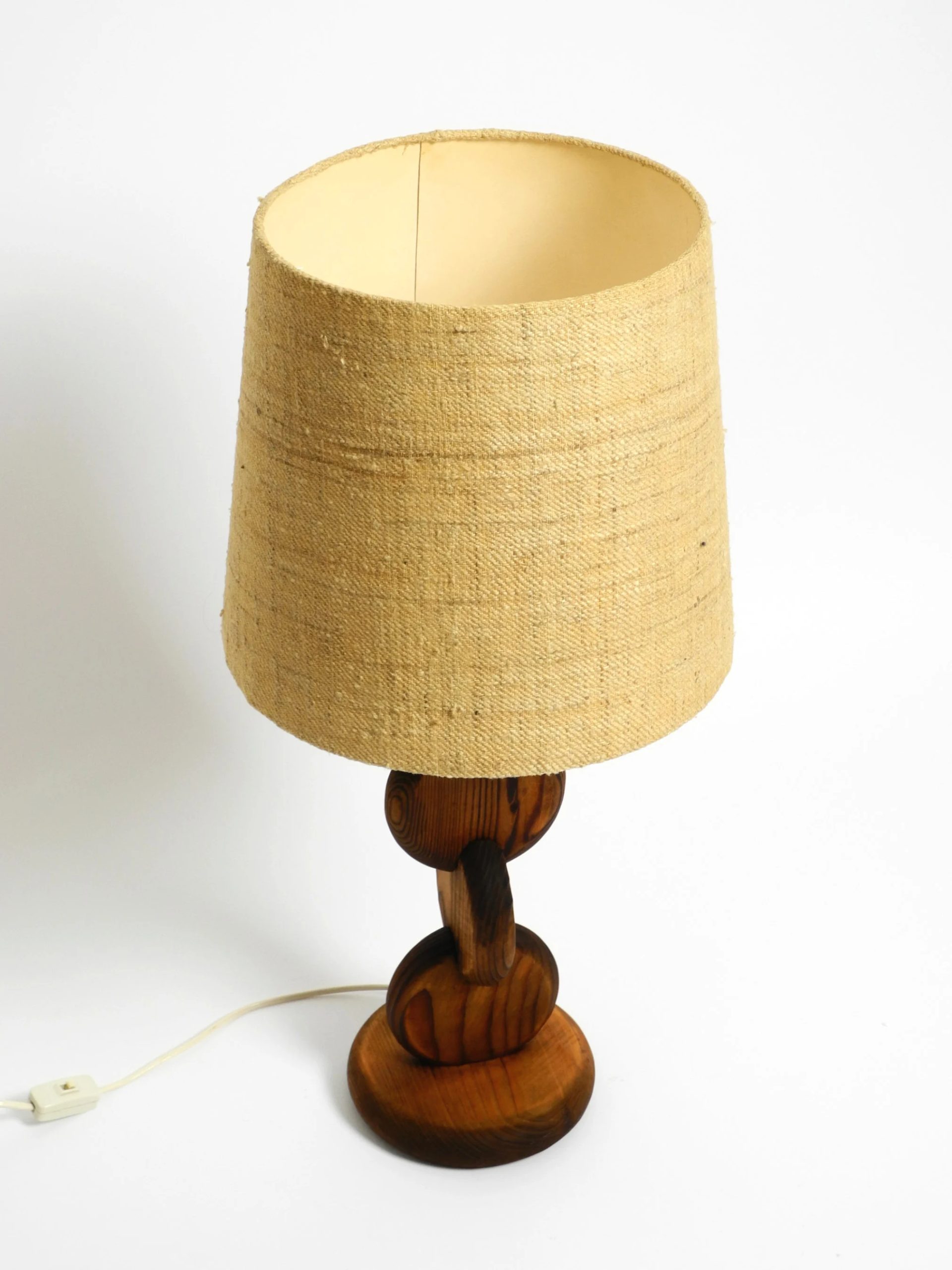 Carved wooden disc table lamp - Image 5