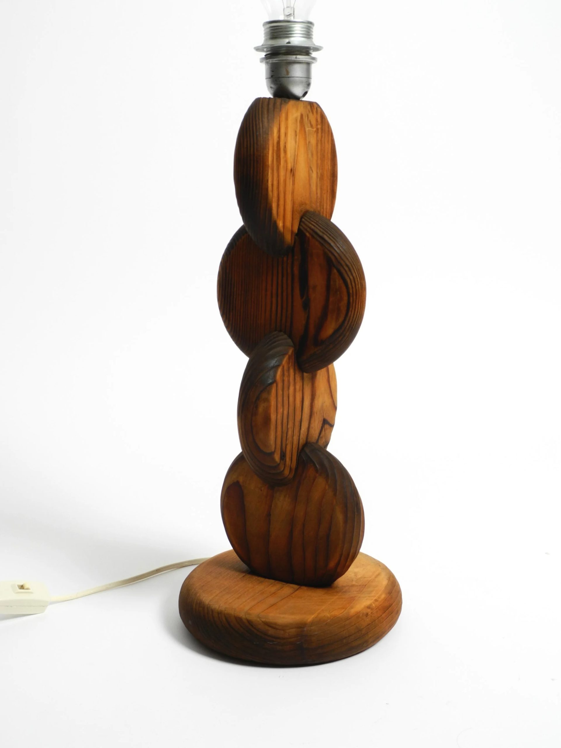 Carved wooden disc table lamp - Image 4