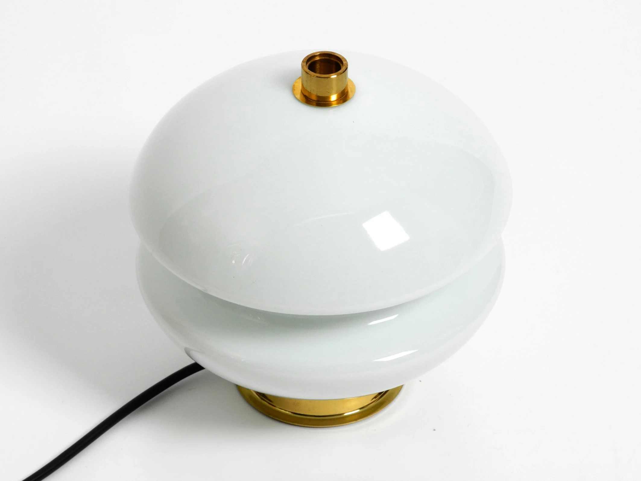 Multi-layer opalescent glass table lamp - Image 7