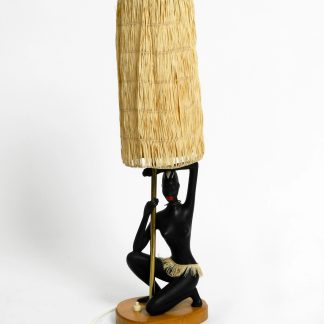 Layered raffia lampshade table lamp