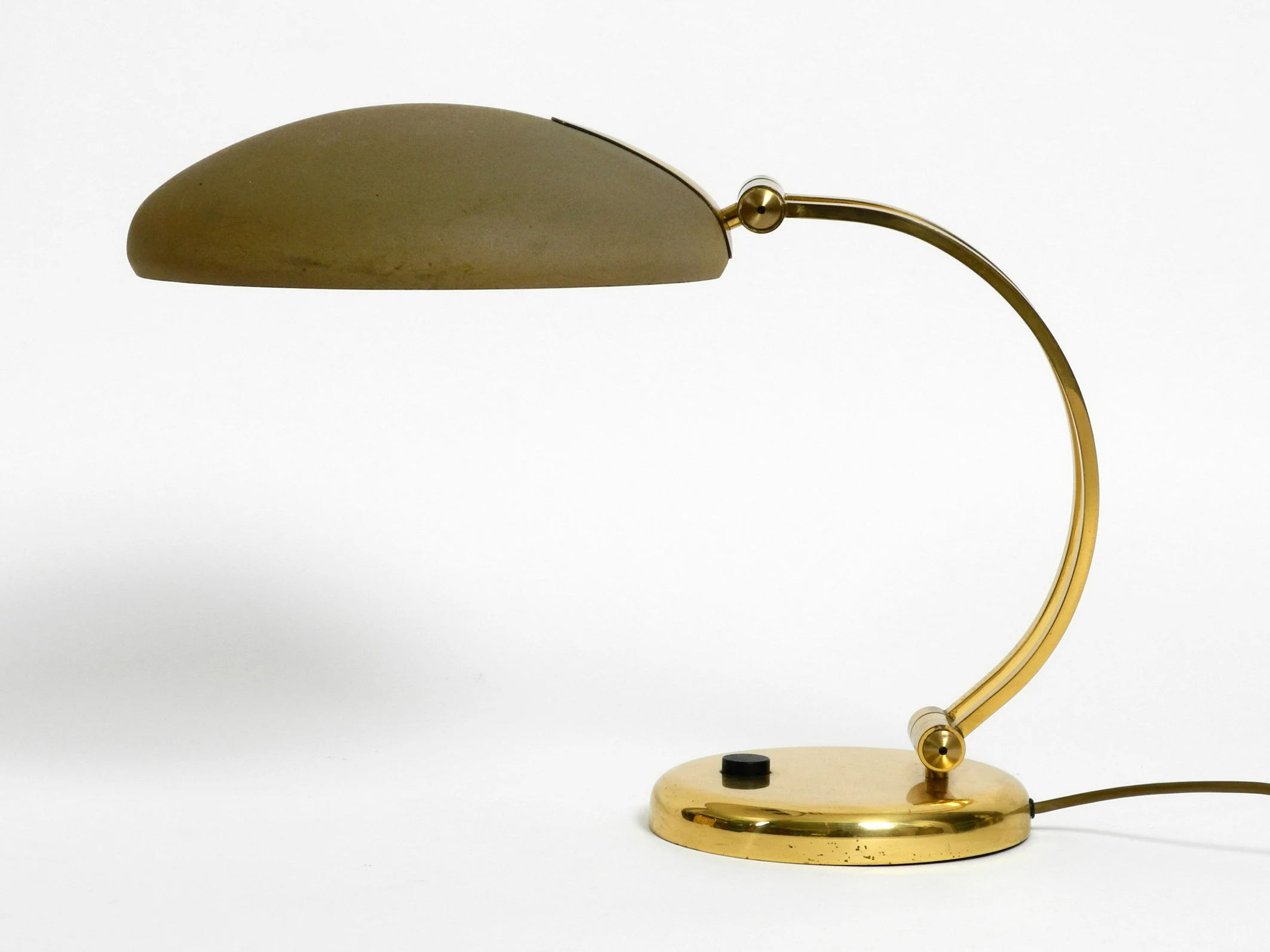 Olive dish-shaped table lamp