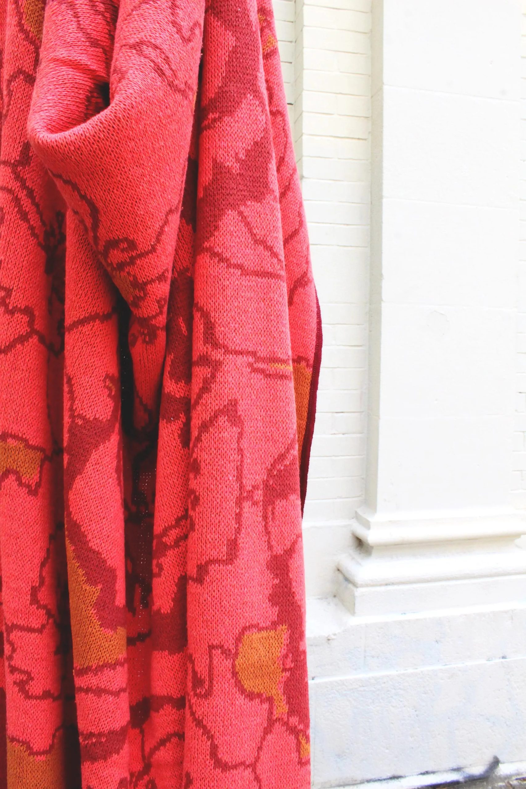 Bright red peony jacquard blanket - Image 2
