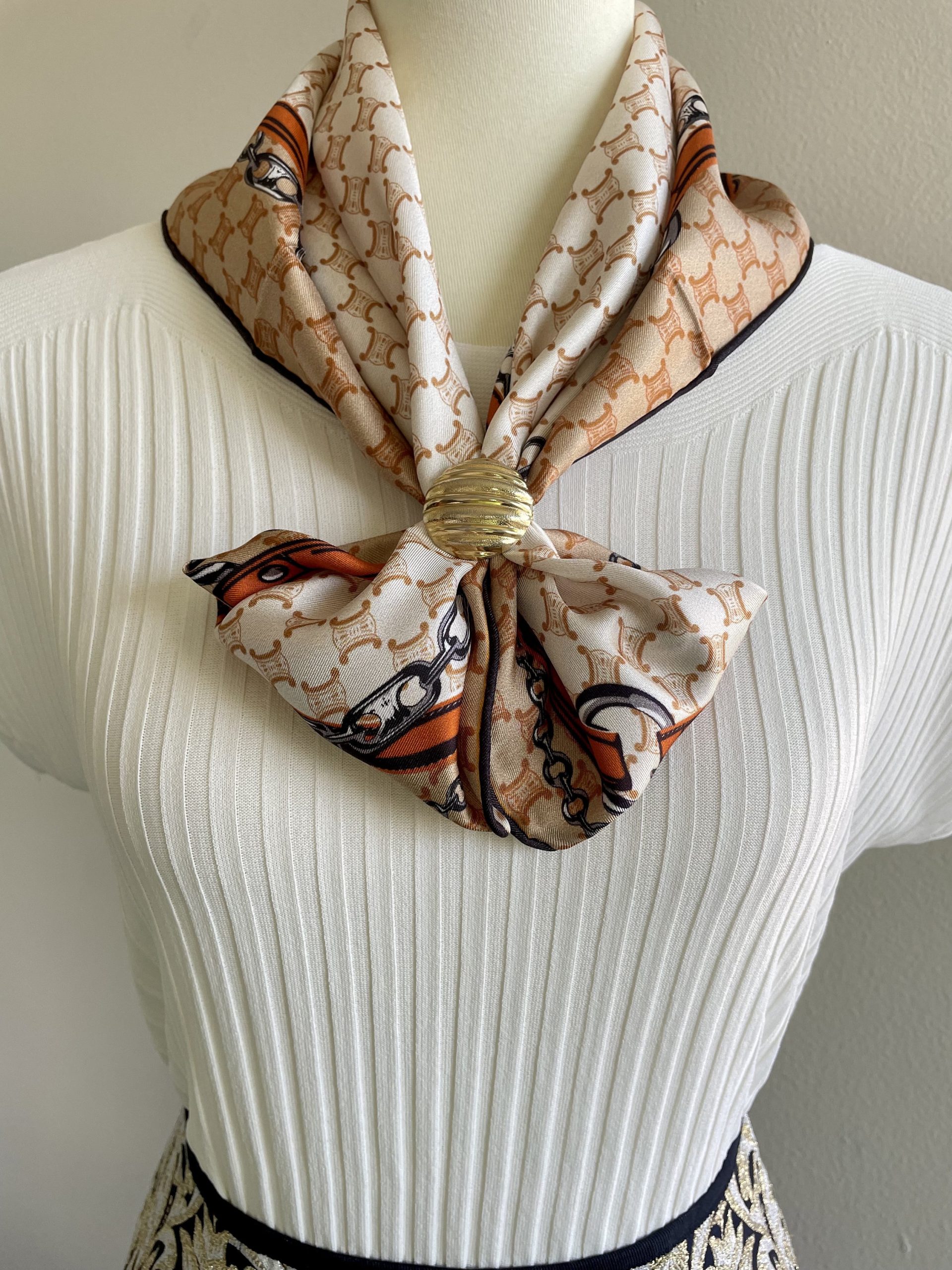 Beige checkered chain square scarf - Image 8