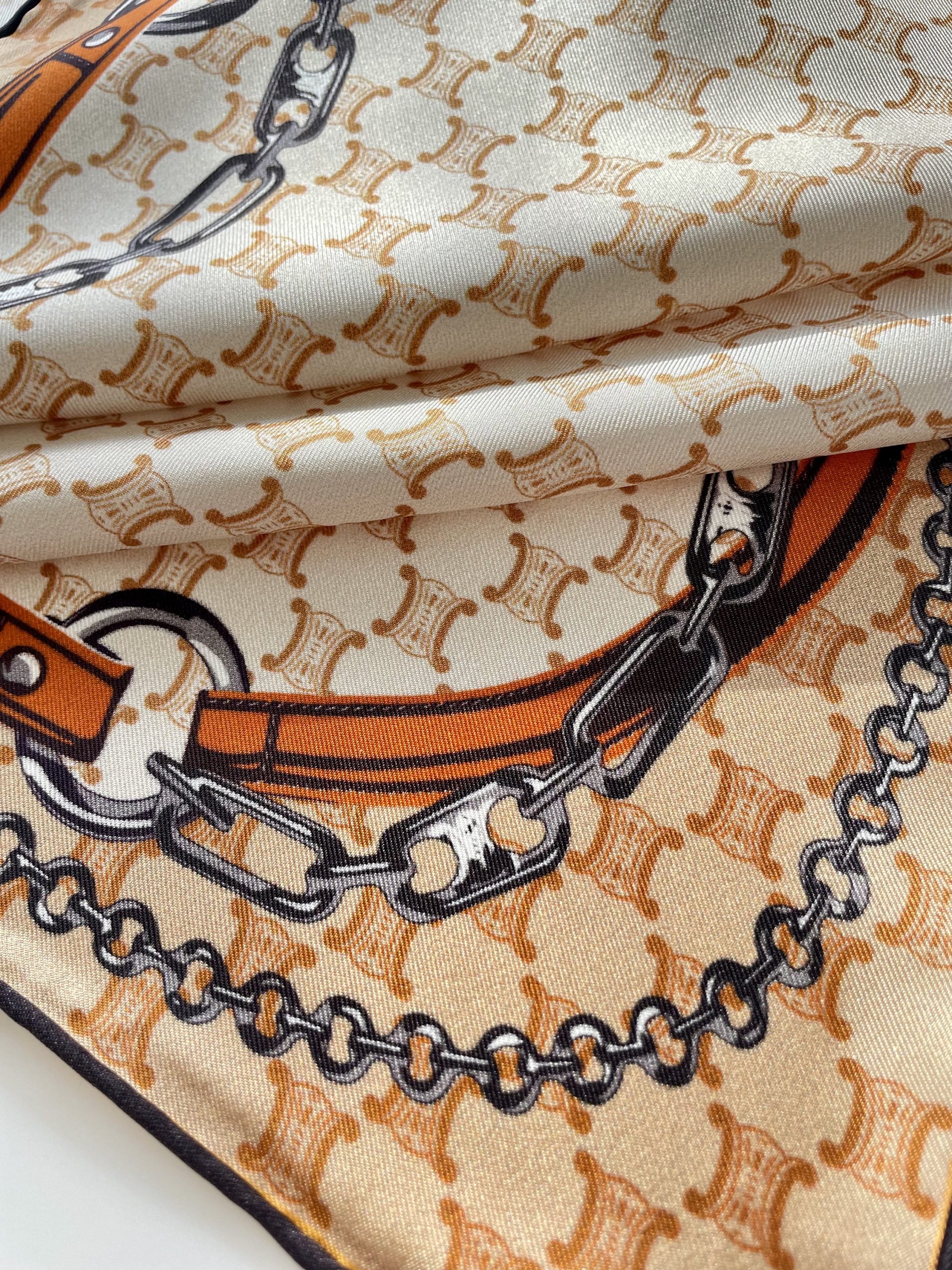 Beige checkered chain square scarf - Image 5