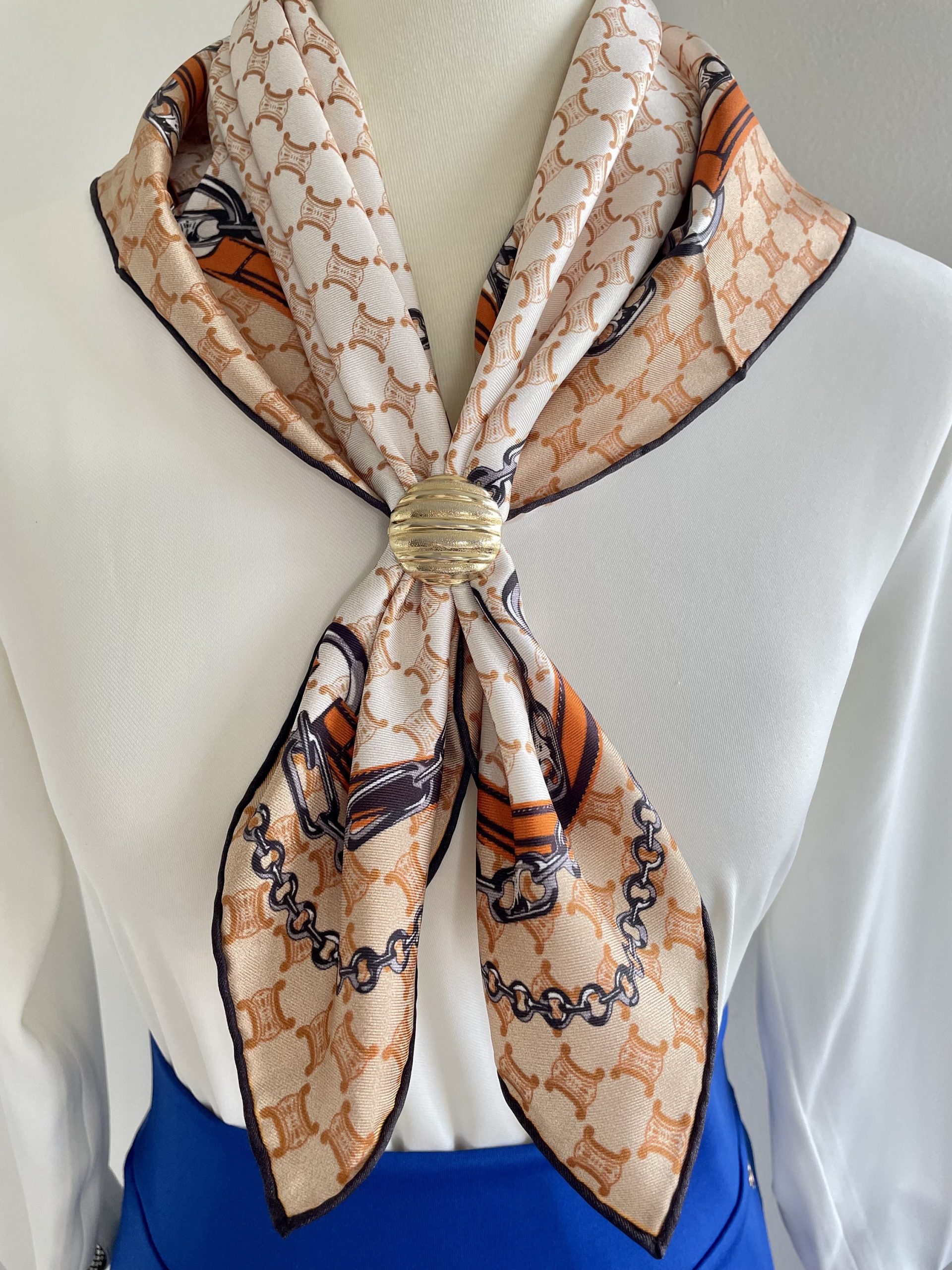 Beige checkered chain square scarf