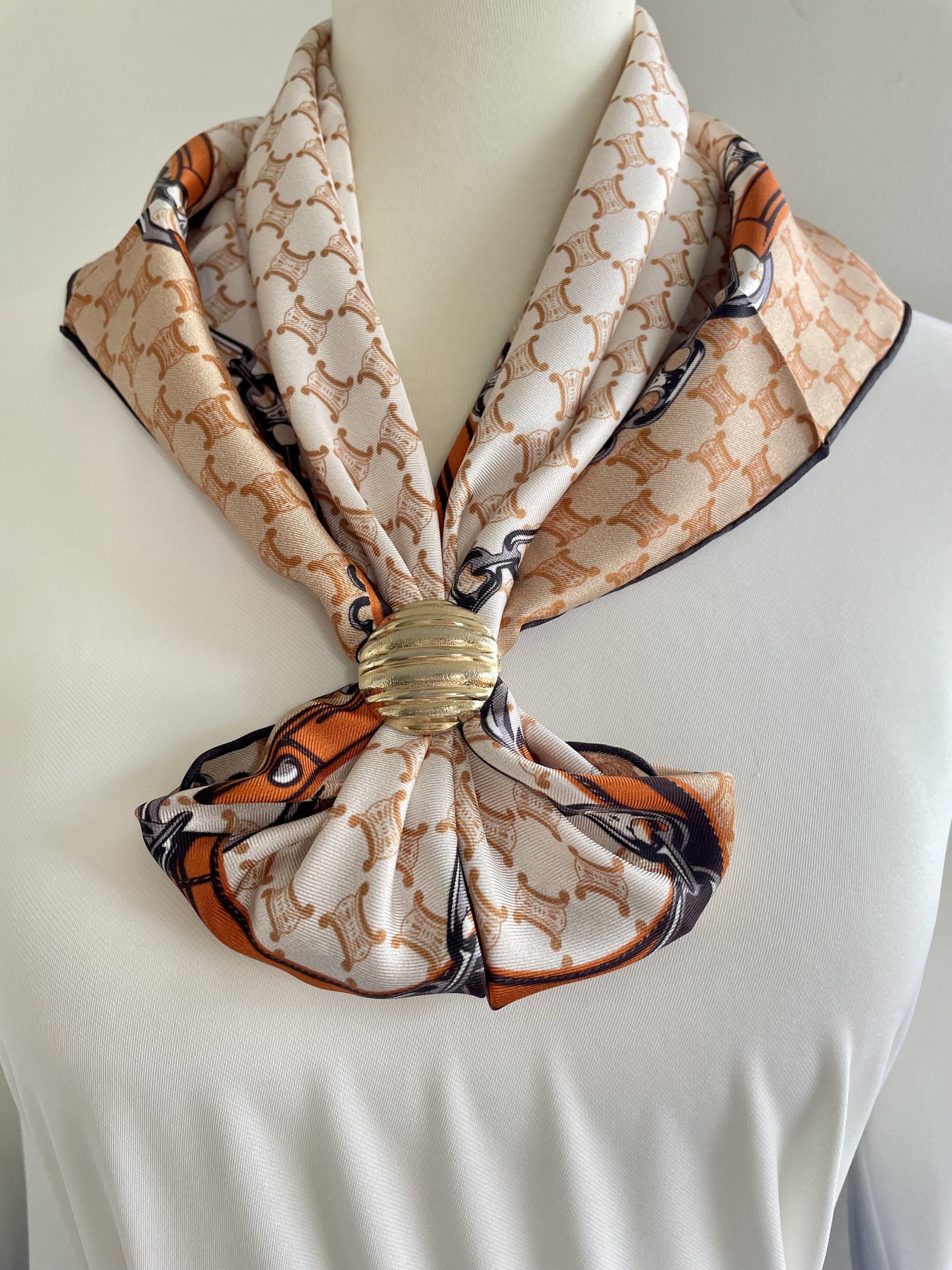 Beige checkered chain square scarf - Image 3
