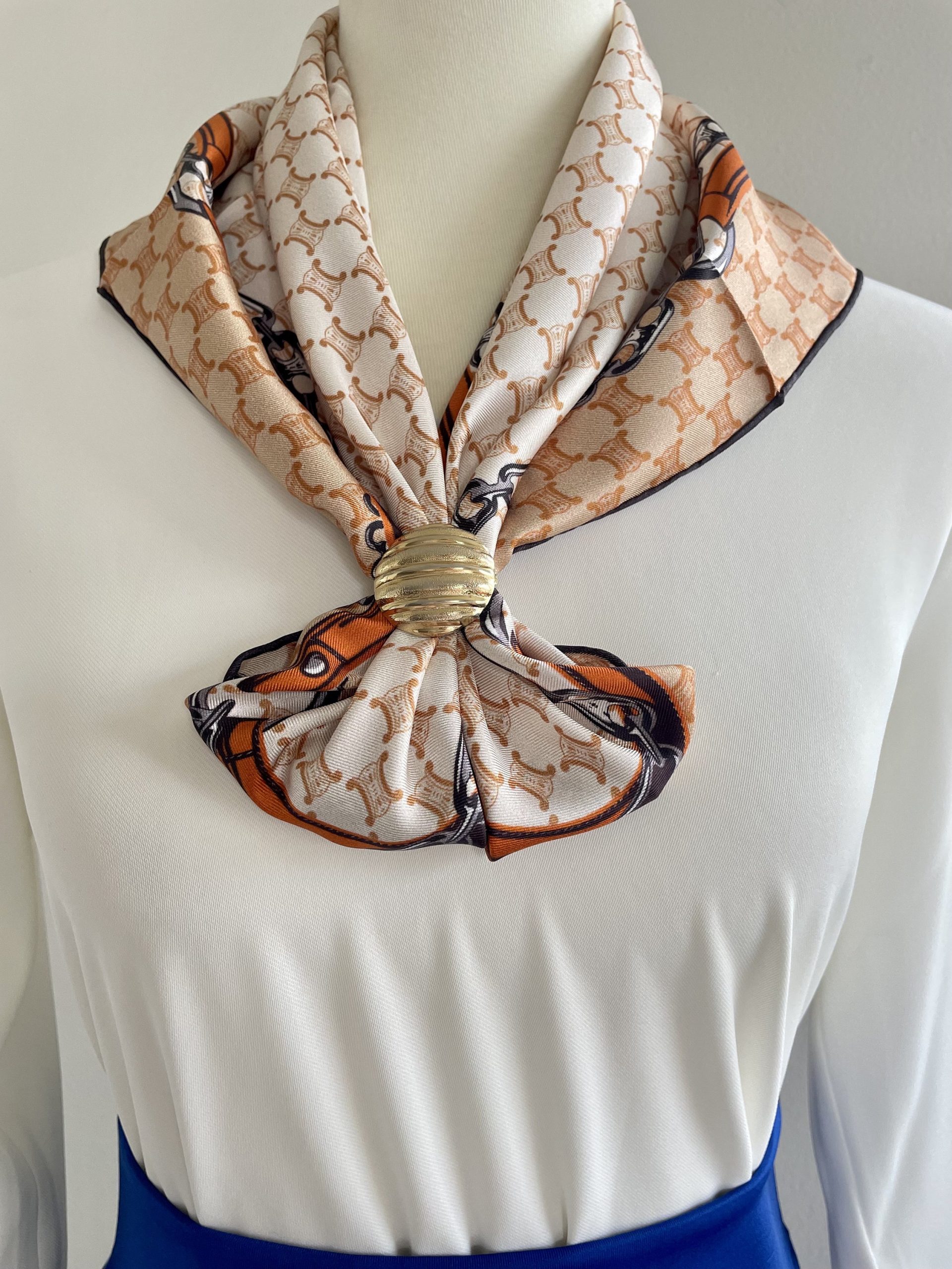 Beige checkered chain square scarf - Image 2