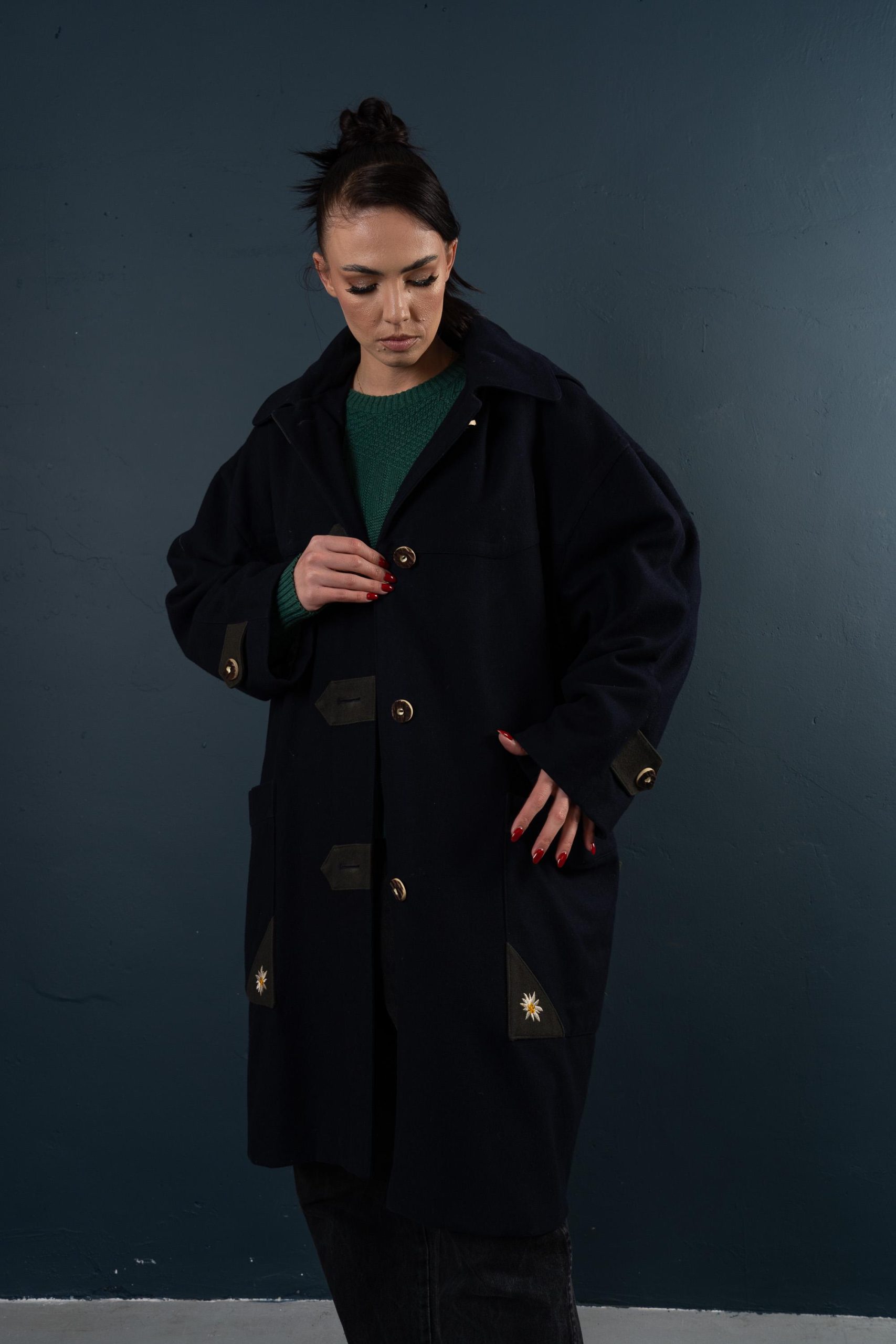 Practical hooded wool coat - Image 4