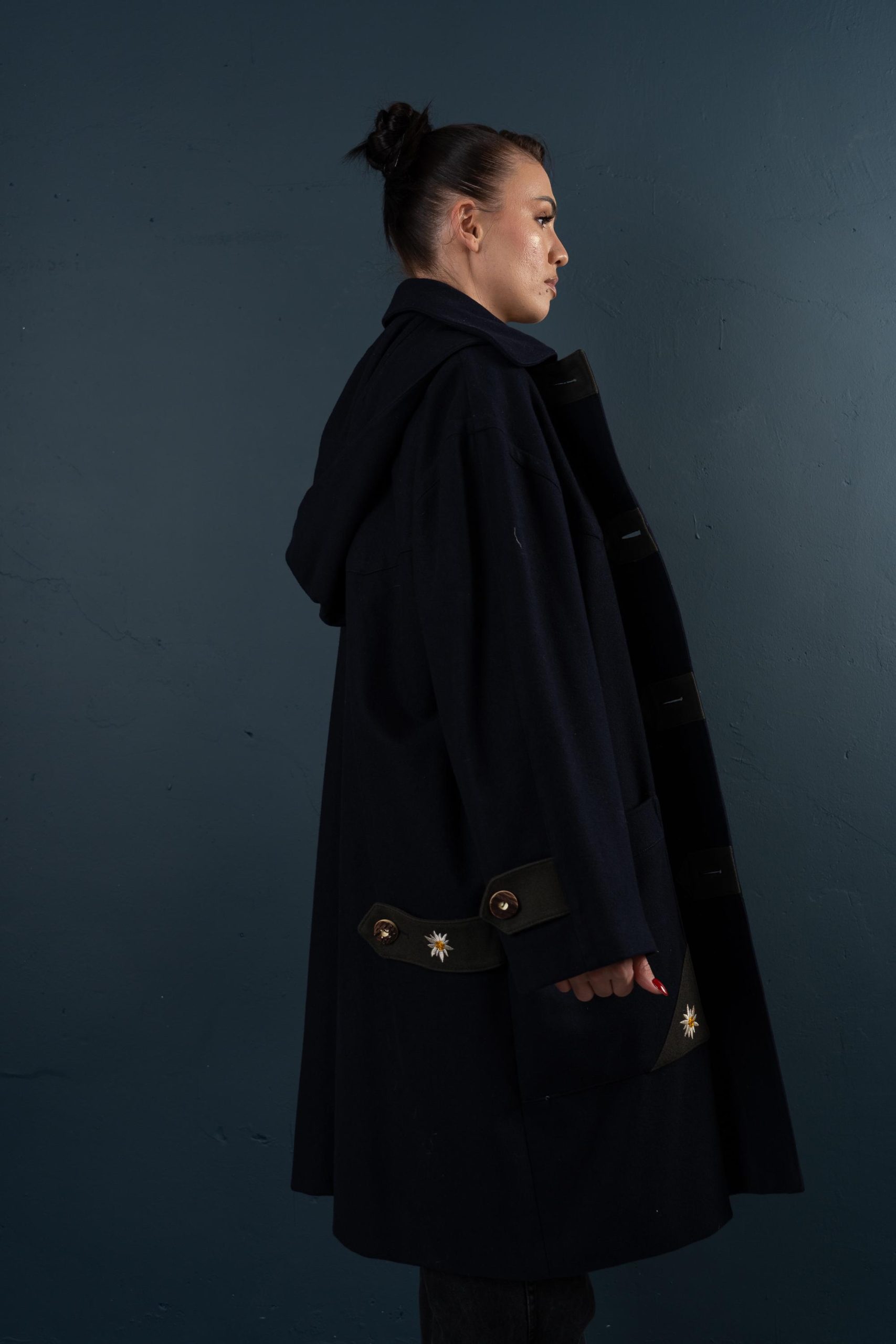 Practical hooded wool coat - Image 3