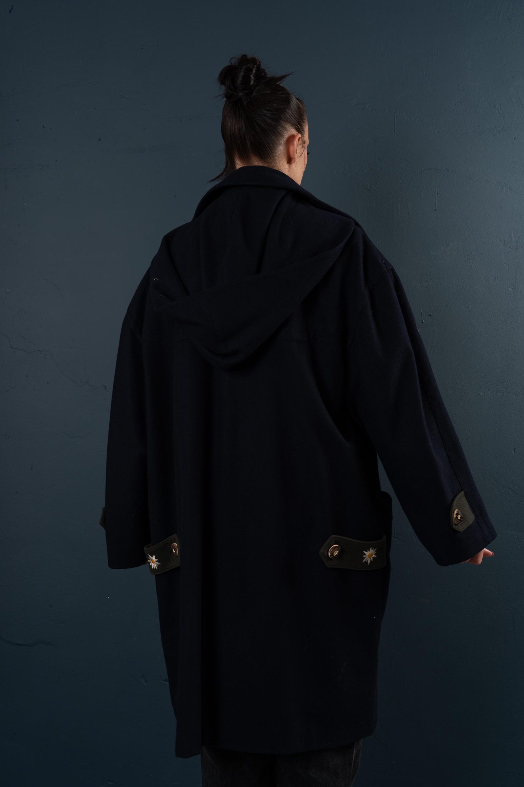 Practical hooded wool coat - Image 2
