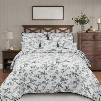 Classic Birdsong Pattern Three-Piece Quilt Set