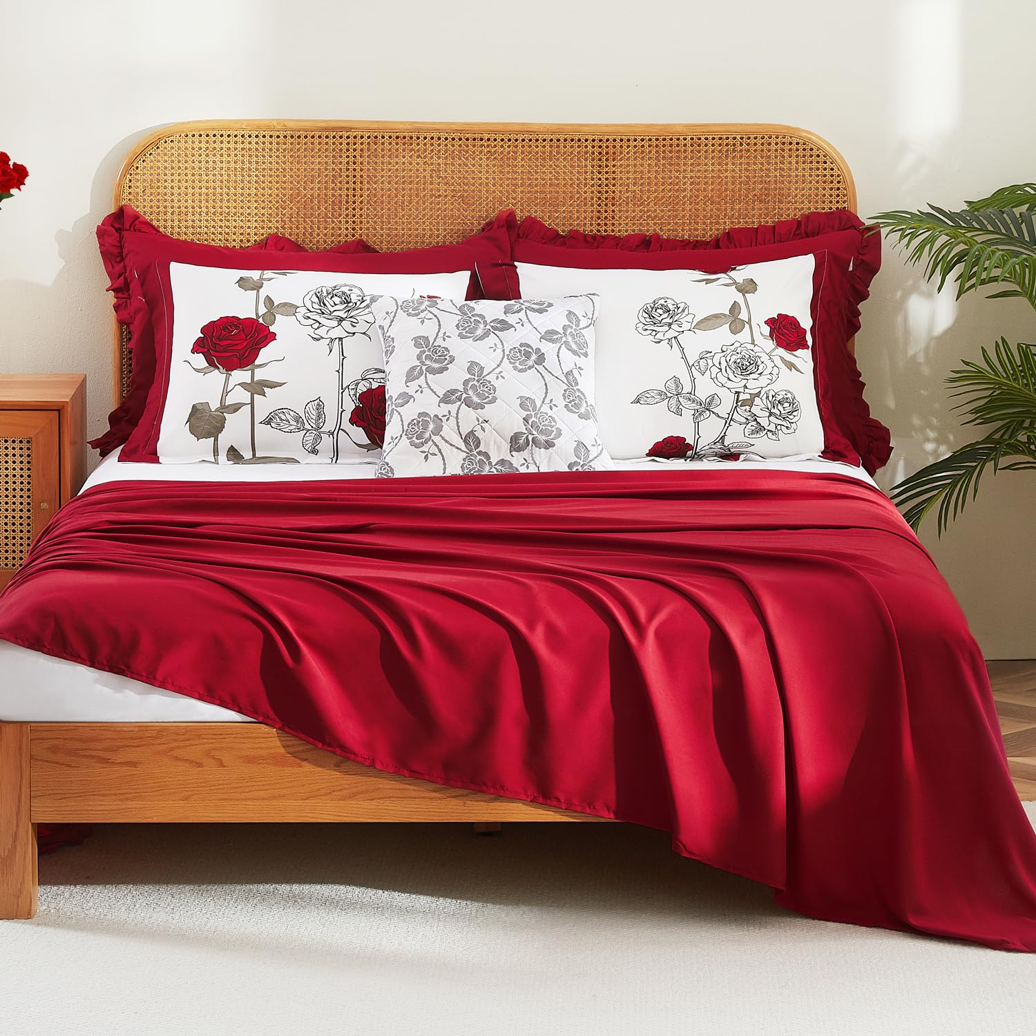 Classic Red Rose Three-Piece Quilt Set - Image 3