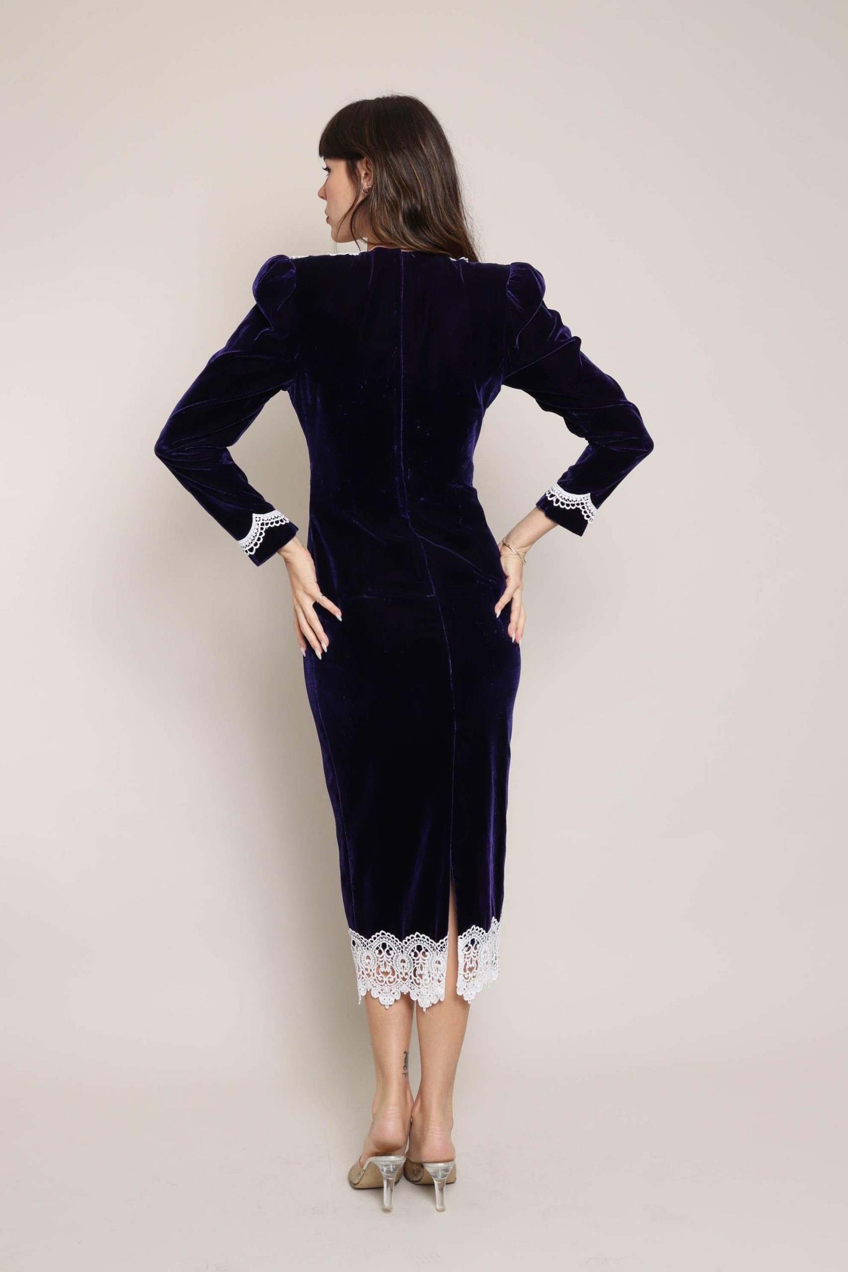 Dark blue velvet vintage dress - Image 7