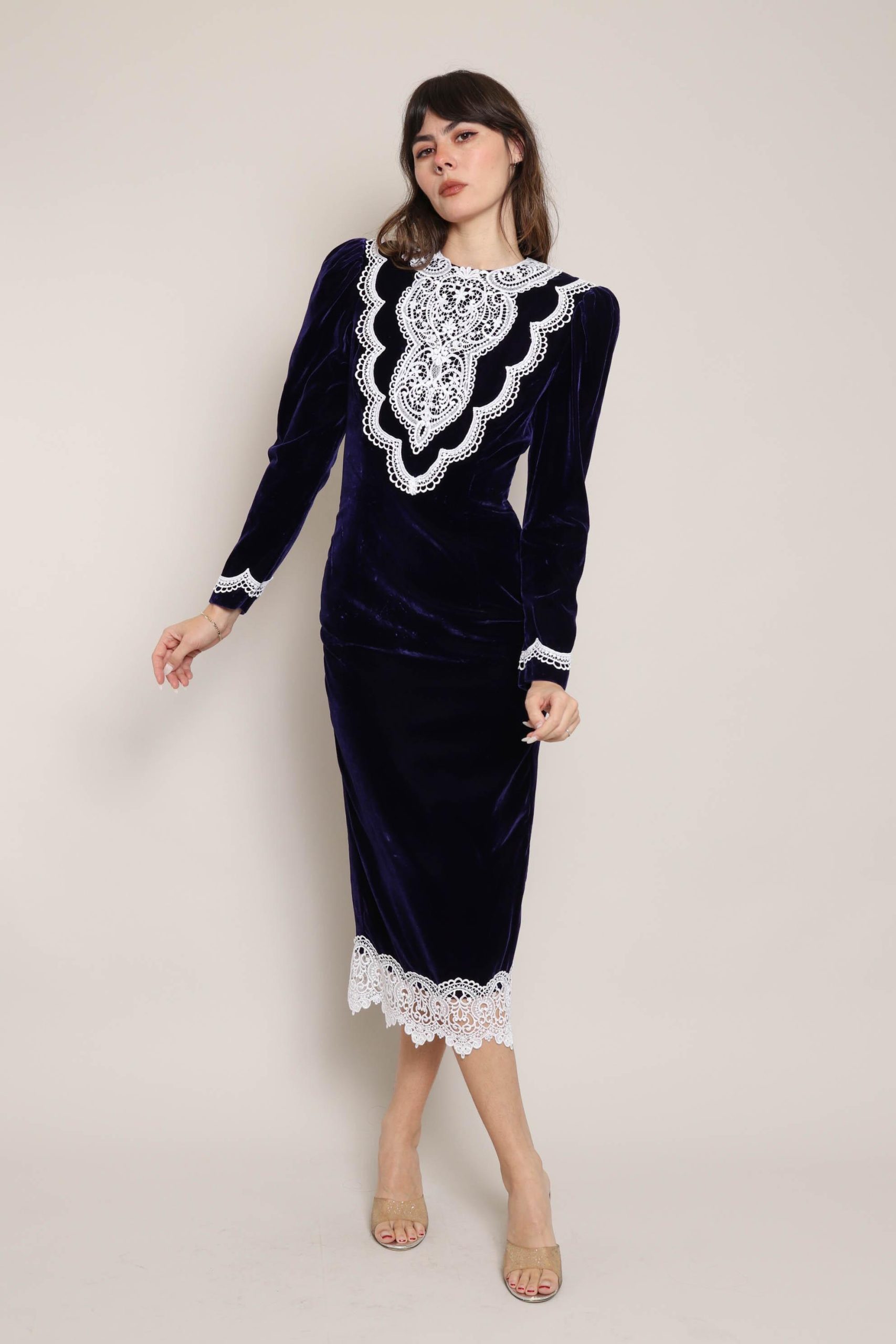 Dark blue velvet vintage dress - Image 4