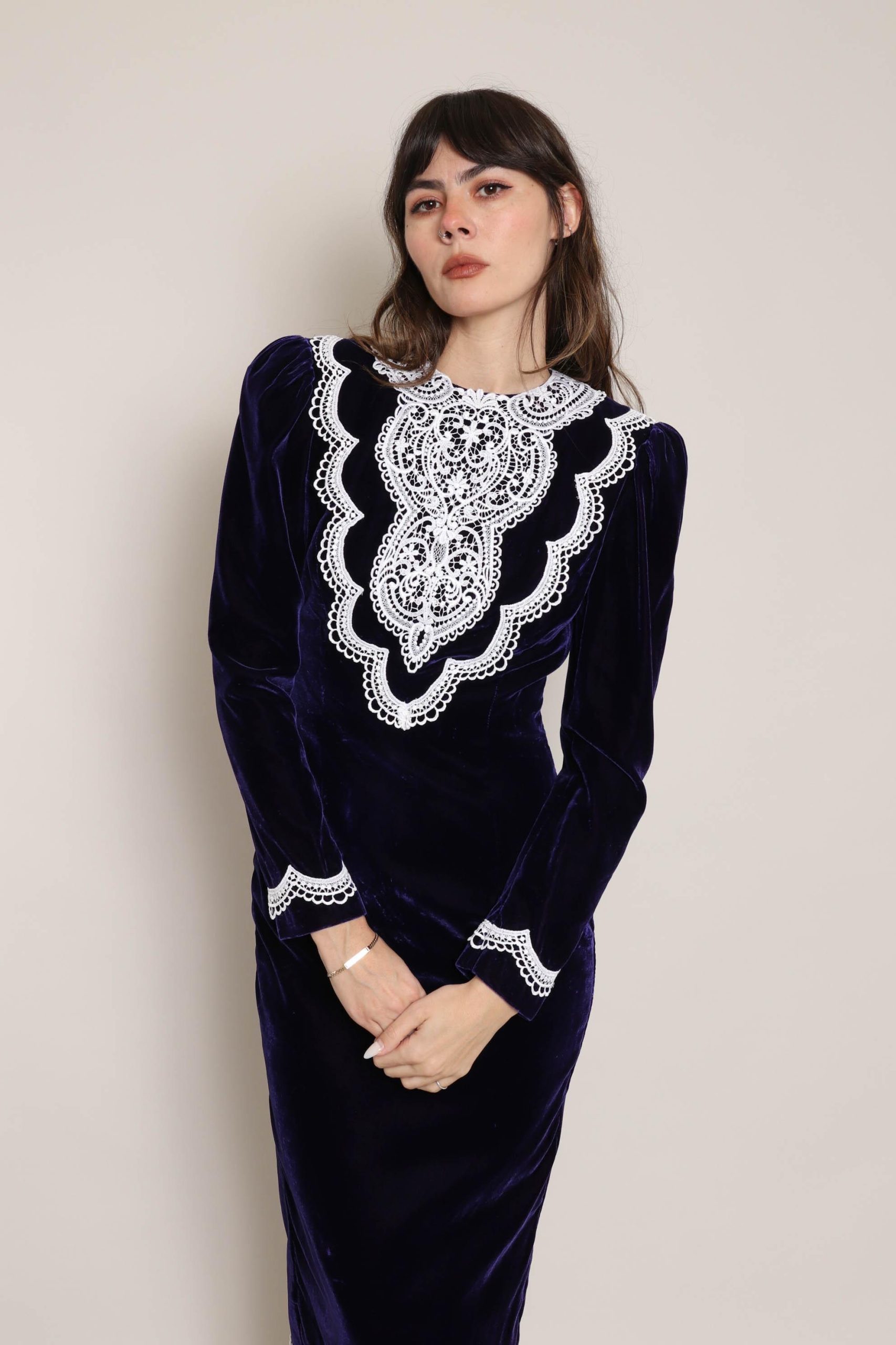 Dark blue velvet vintage dress - Image 3
