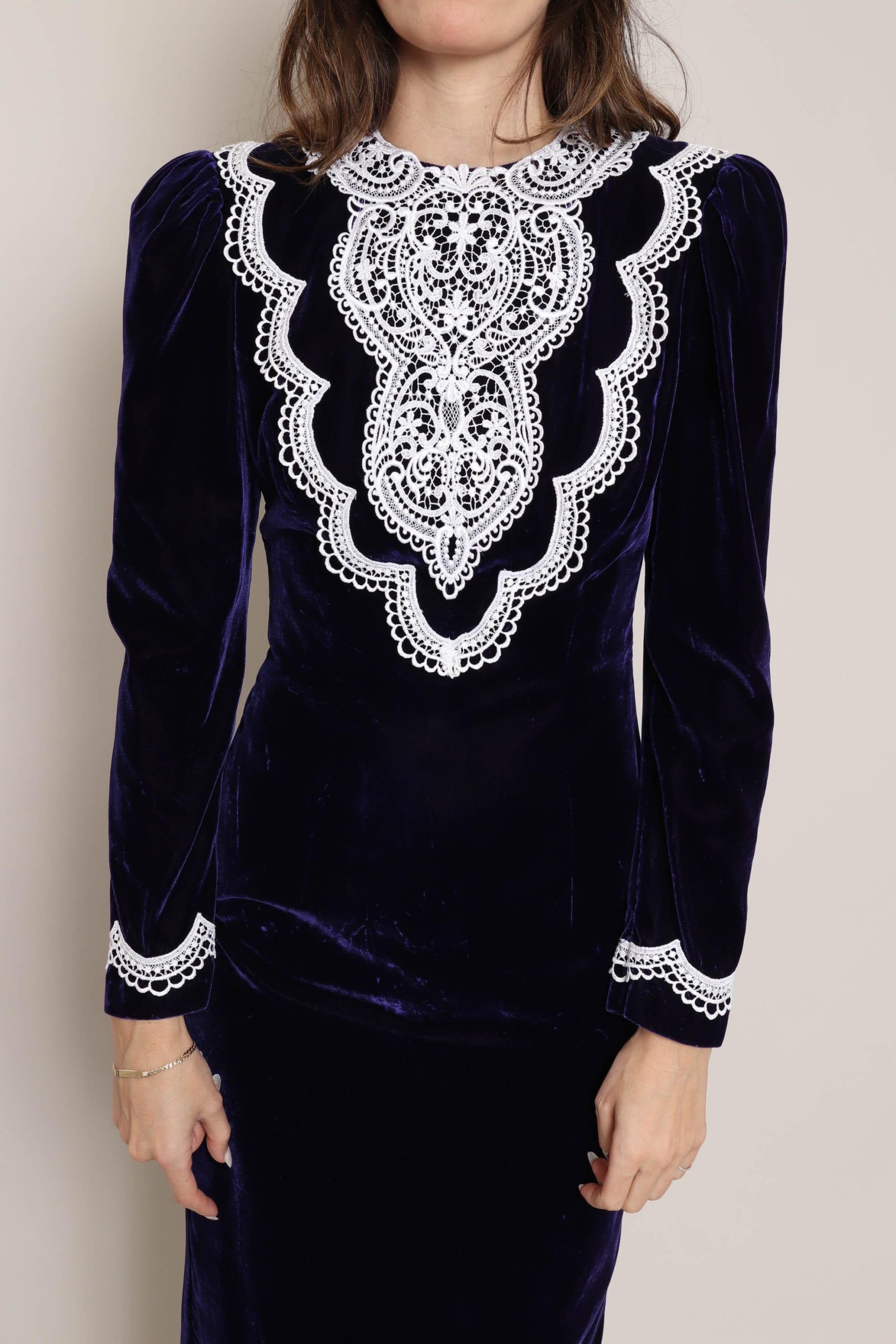 Dark blue velvet vintage dress - Image 2