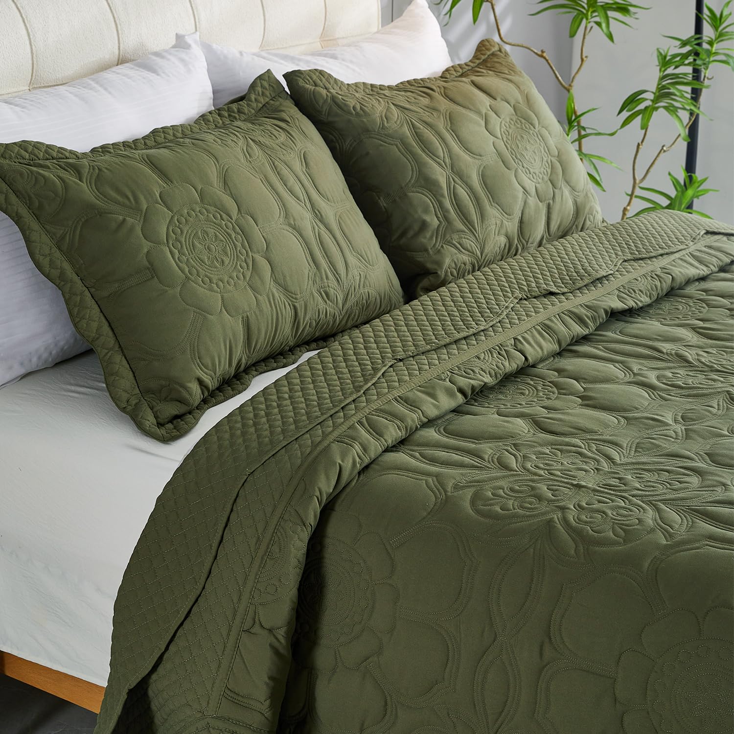 Dark olive green quilted three-piece set - Image 6