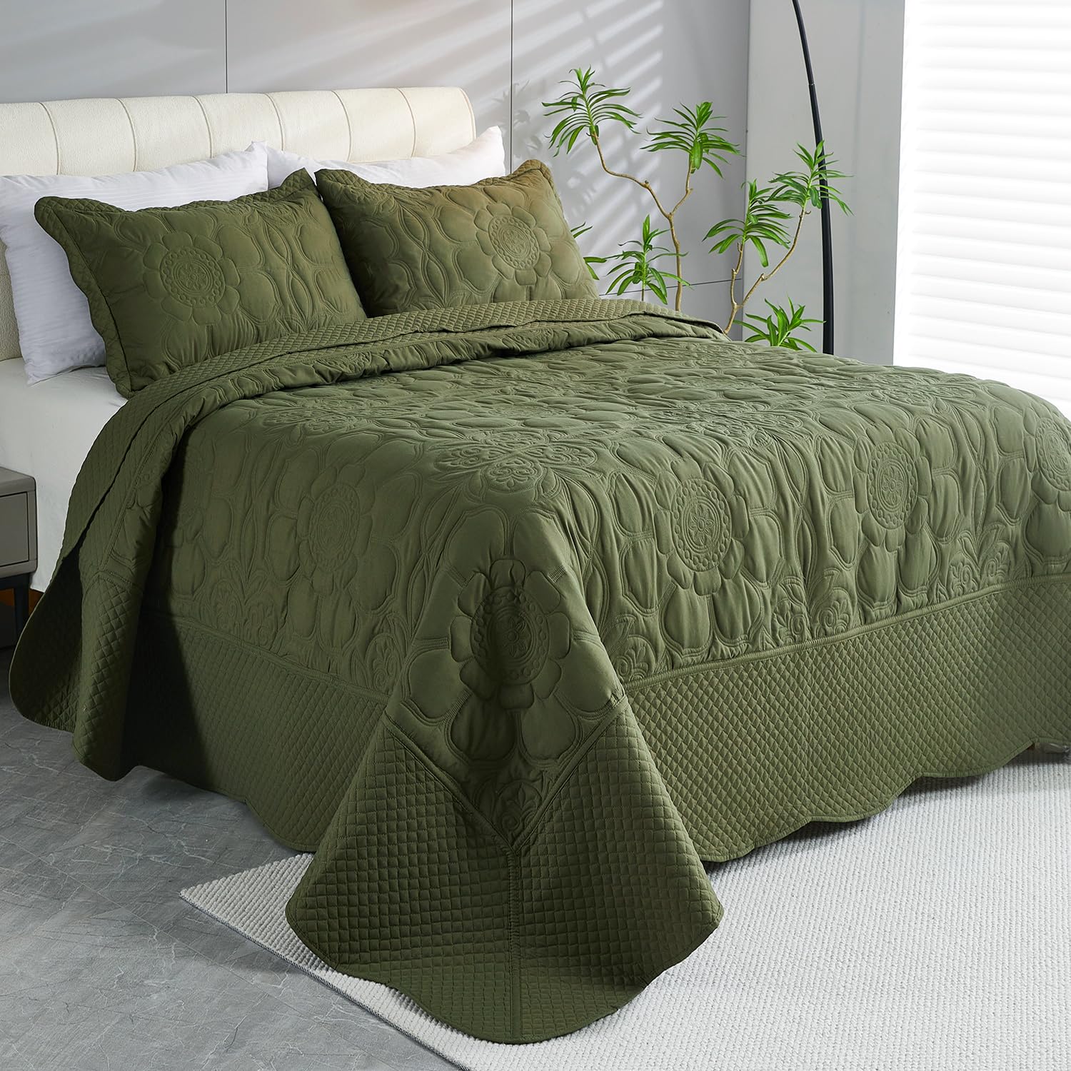 Dark olive green quilted three-piece set - Image 5