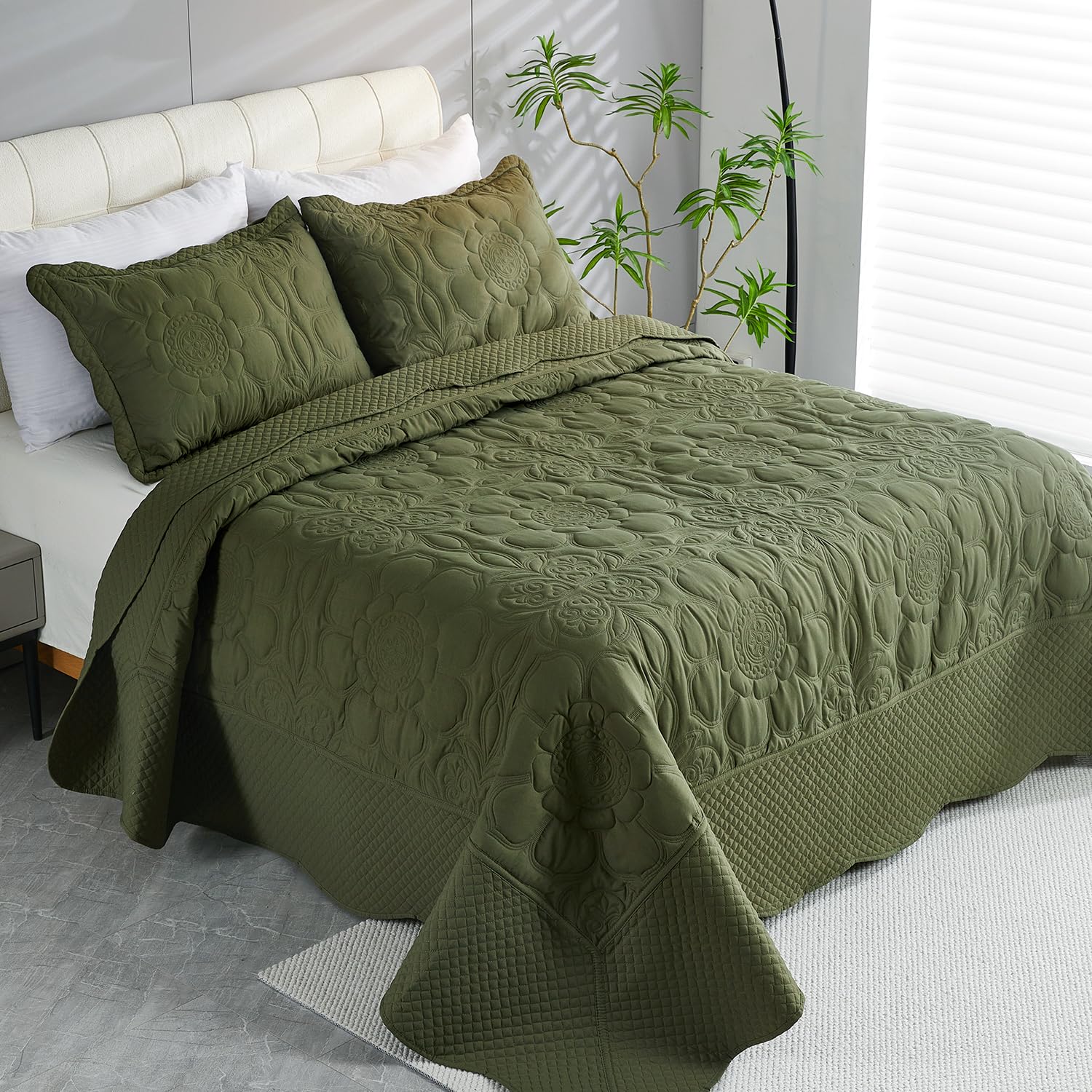 Dark olive green quilted three-piece set - Image 3