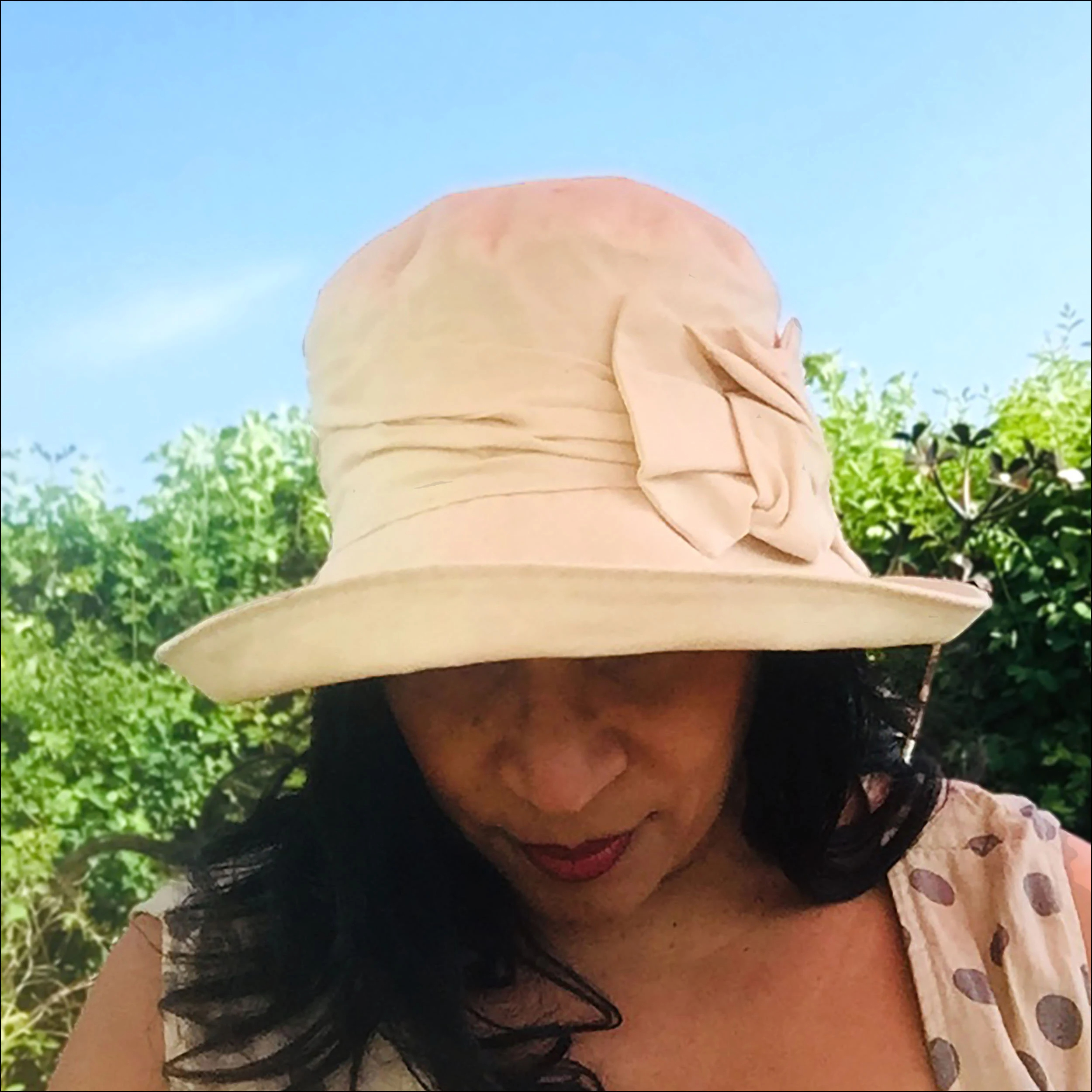 Elegant cream-colored floral ruffled sun hat - Image 3