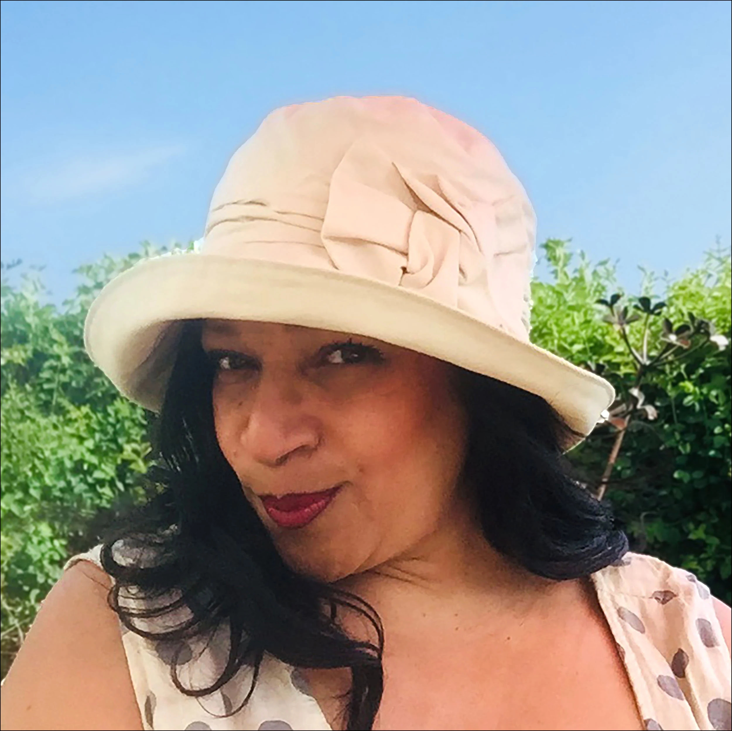 Elegant cream-colored floral ruffled sun hat - Image 6