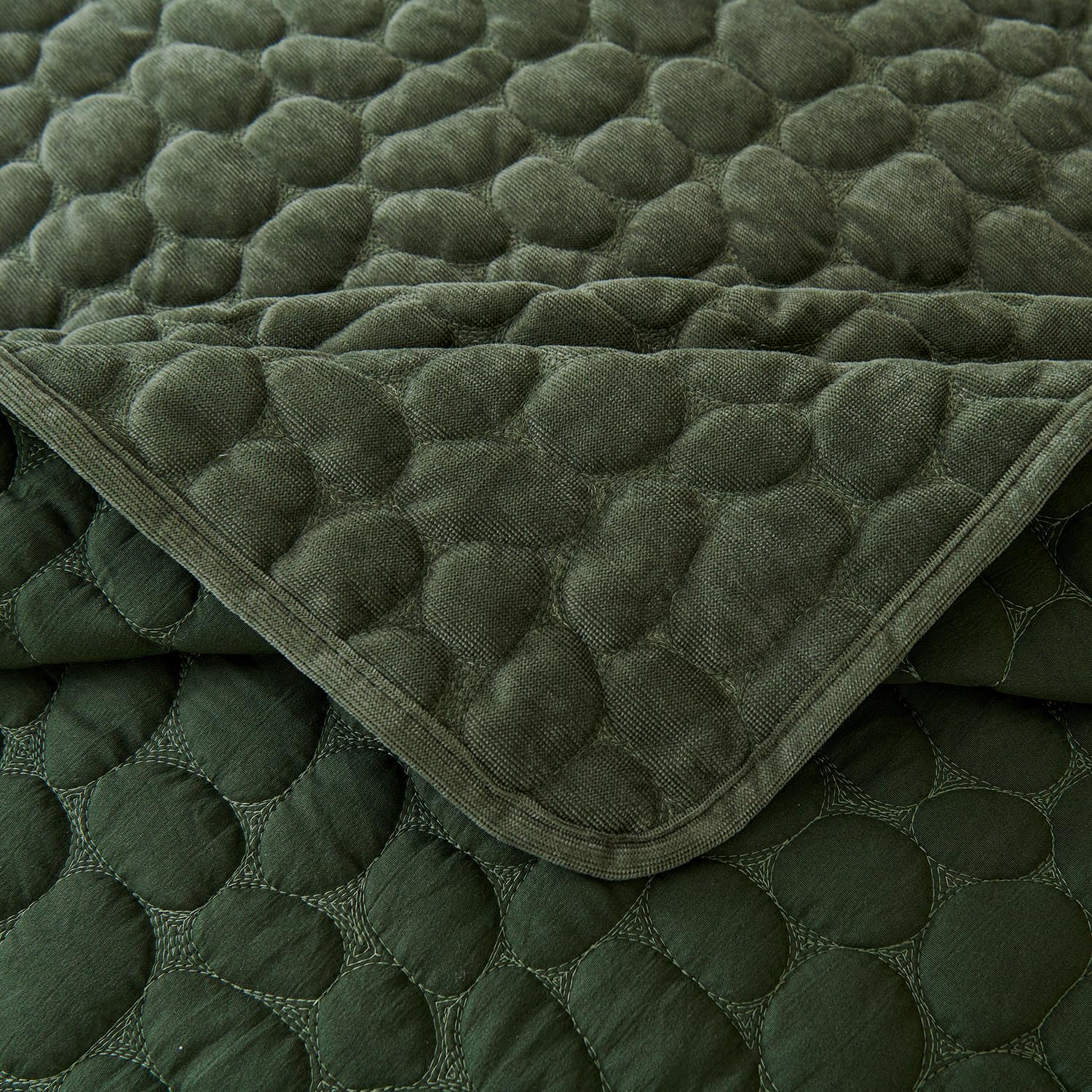 Forest Moss Pebble Pattern Quilted Three-Piece Set - Image 7