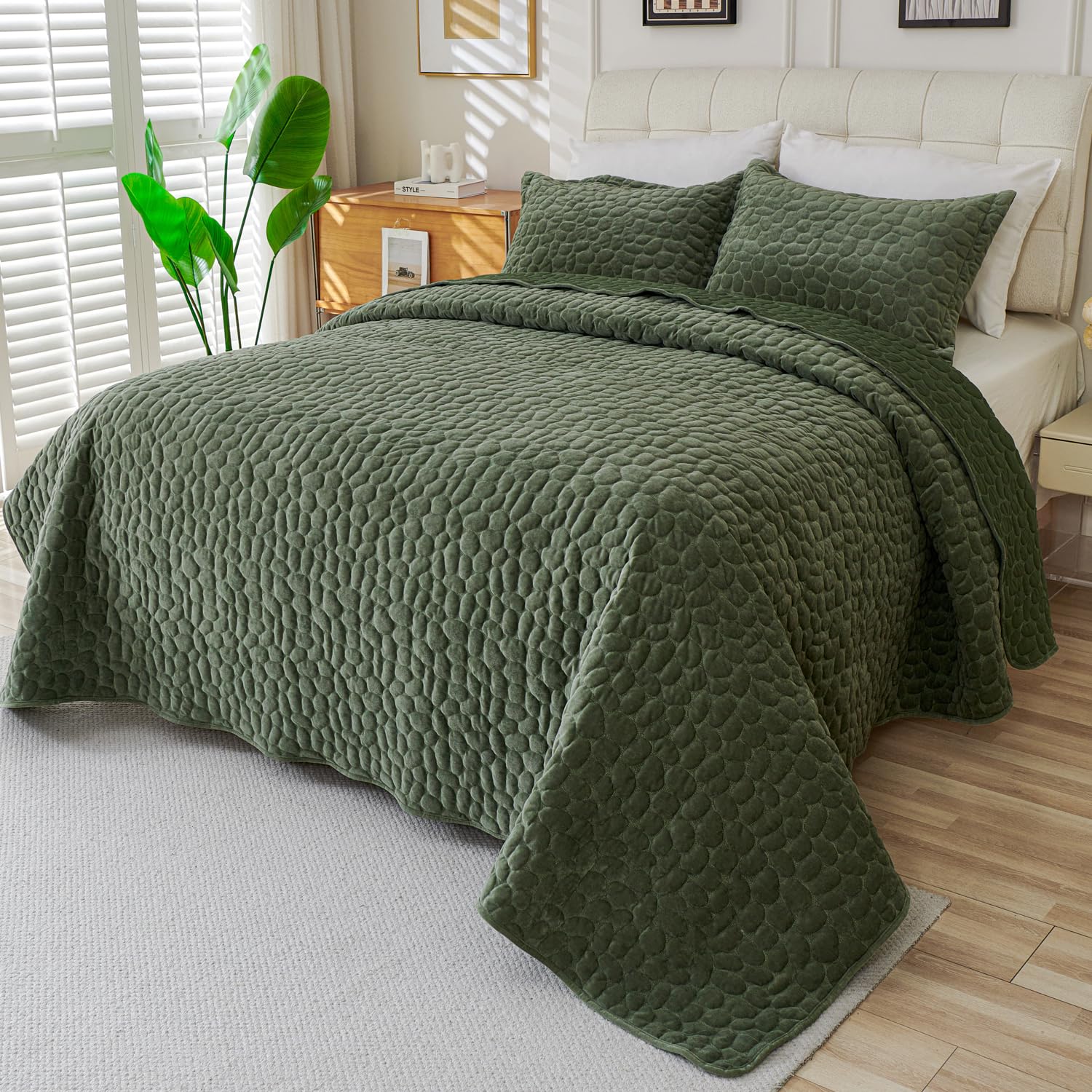 Forest Moss Pebble Pattern Quilted Three-Piece Set - Image 5